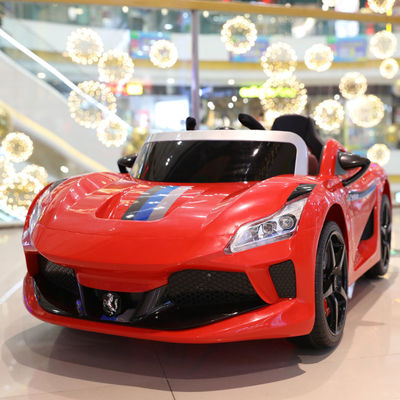 Oferece bateria de 12 V de duas portas Crianças de viagem elétrica em carro de brinquedo para crianças personalizável