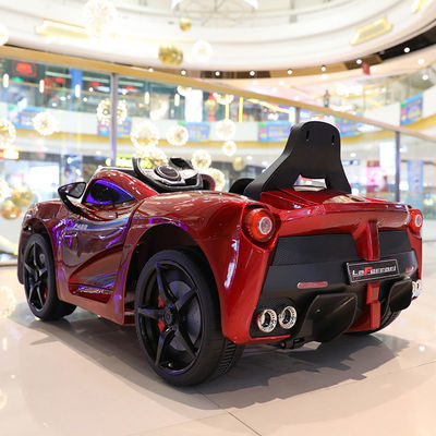 Oferece bateria de 12 V de duas portas Crianças de viagem elétrica em carro de brinquedo para crianças personalizável
