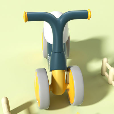 Carro de Balanço Baby Walker de Plástico Laranja com Patinagem de Roller Silenciosa e Design Verde