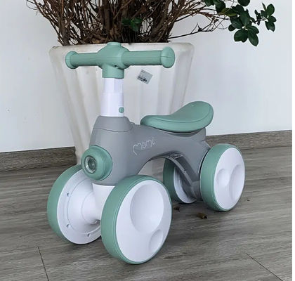 Dispositivos de bolhas de música quente e rodas de plástico Carro para crianças Max Loading 30kg Self Scooter