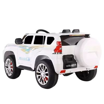Estilo 2.4GHz Remote Control Ride On Car With MP3 e Portas Abertas para Crianças Carro Elétrico