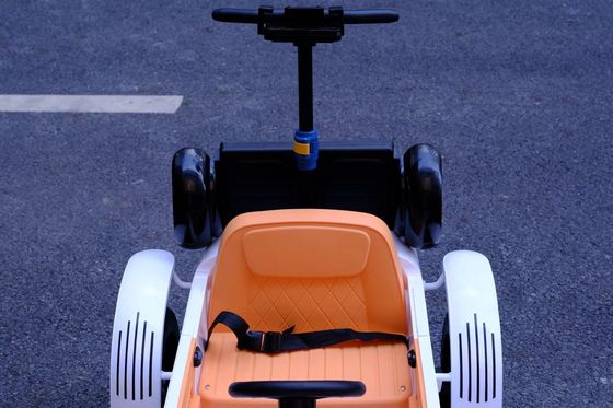 Tipo de plástico de PP Carrinho de balanço infantil em carros para crianças de 2 anos Função de educação infantil