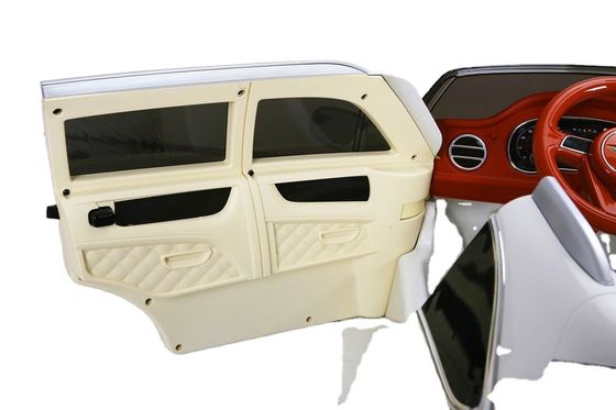 Plástico 6v ou 12v Electric Ride On Car com controle remoto de Autorizado