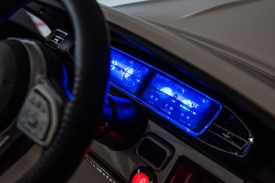 Crianças de carro elétrico com controle remoto 2.4G e longa bateria