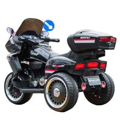 Crianças de plástico montam mini motocicleta com função de educação infantil e história em inglês