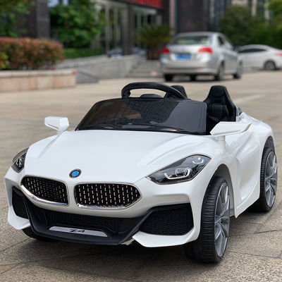 Ride On Car Para meninos de 2 a 8 anos de idade 108 * 57 * 47cm 2.4 G controle remoto 380 * 2 motor