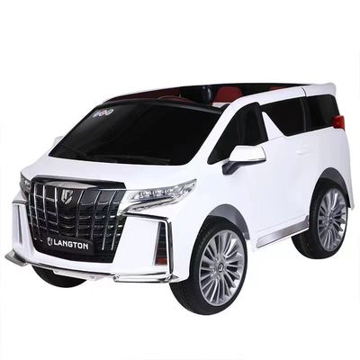 Crianças de 3 a 8 anos montam um carro elétrico para crianças